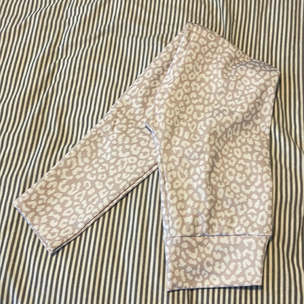 Light pink and white athletic leggings, leopard print